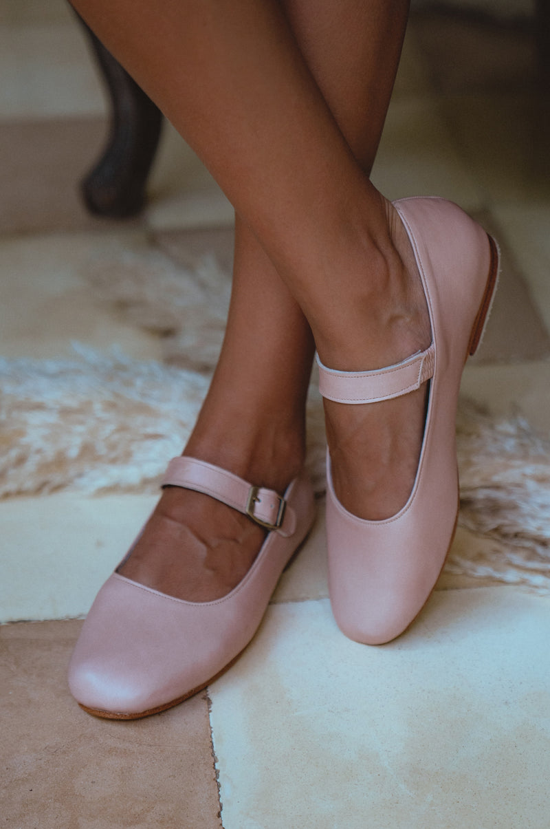 Belle Rose Round Toe Leather Flats